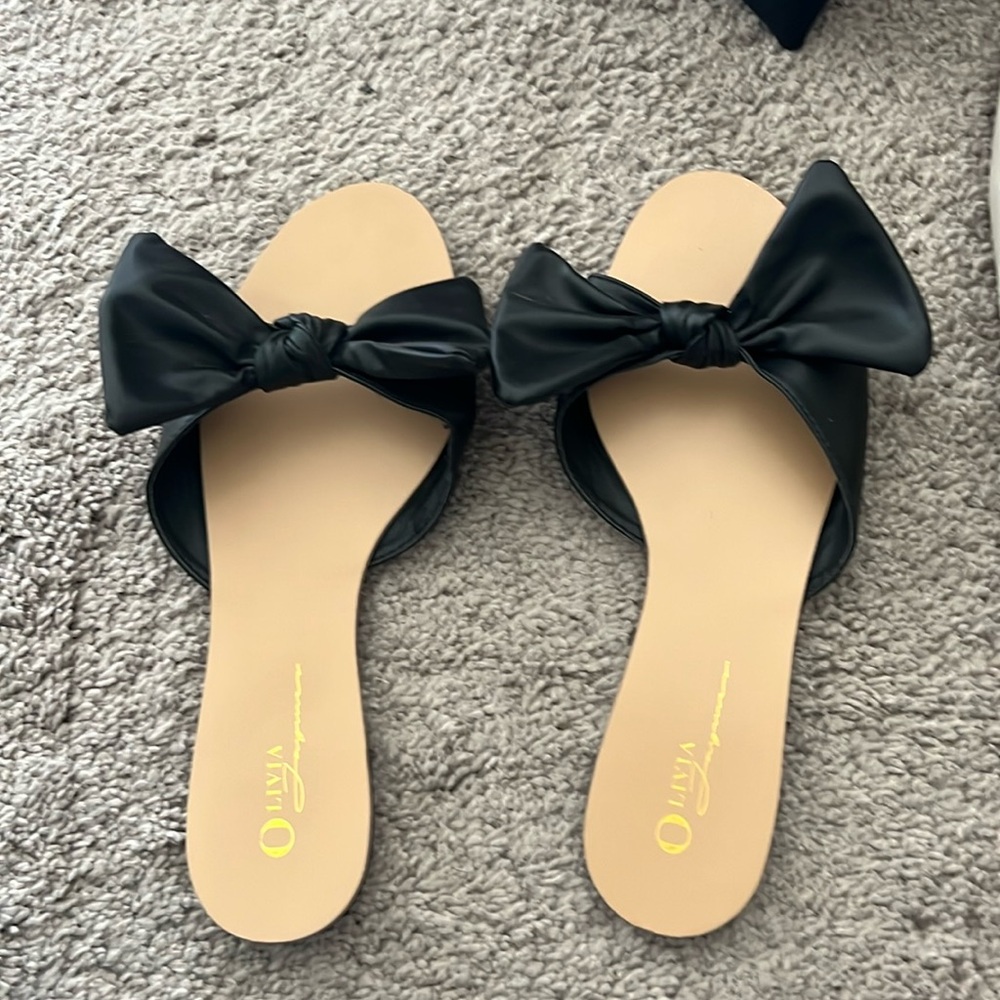 Slip on flats with bow